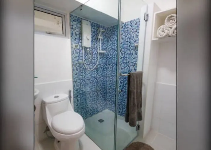 Apartahotel New And Affordable 2br Loft At The Bgc 200mbps Wifi
